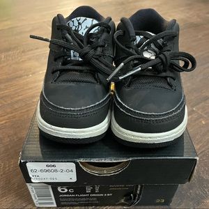 Jordan 3 in size 6c. Worn a few times but in great condition. Comes with box.